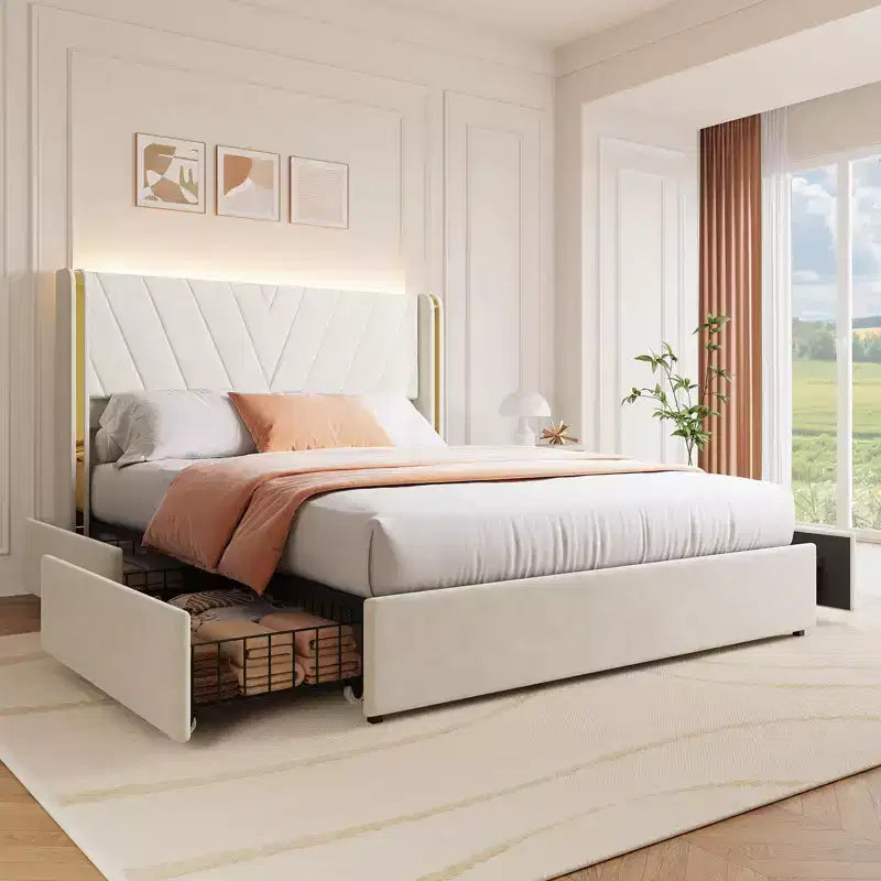 Letto imbottito con luci LED RGB, testiera ad alette, profili in metallo dorato e 4 cassetti contenitore