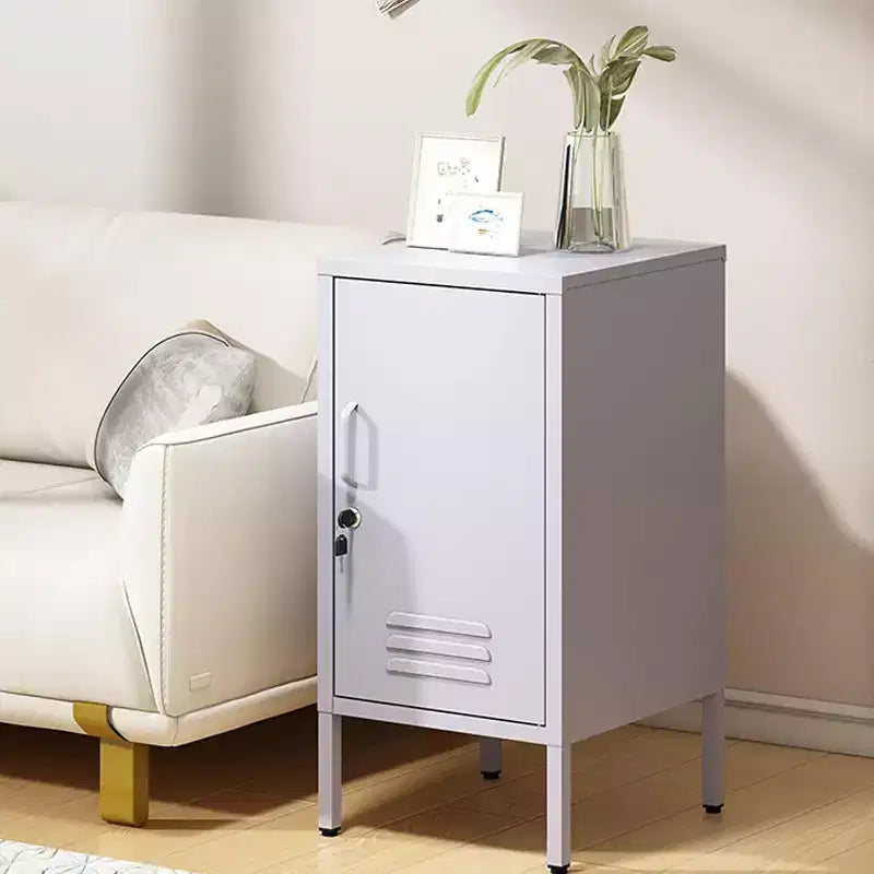 Comodino in Metallo con Ripiano, Tavolino Laterale in Metallo con Anta Singola e Serratura, Comodino Moderno, Mobiletto Versatile per Camera da Leto, Soggiorno
